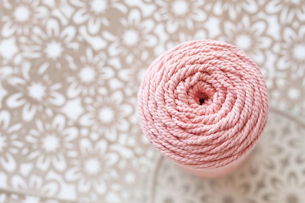 Zbliżenie na haftowaną formę